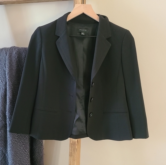Ann Taylor Jackets & Blazers - 𝅺ANN Taylor Black Blazer Size 4P